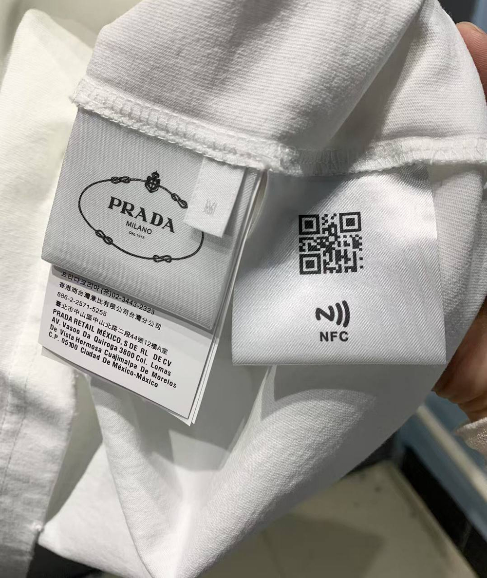 Футболка Prada