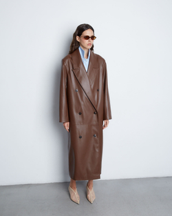 Плащ из экокожи коричневый