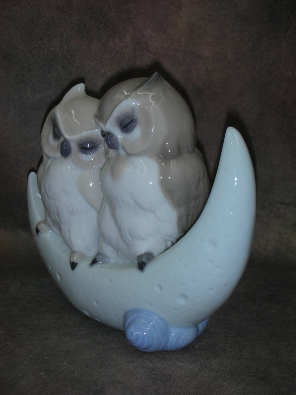 Статуэтка. Фарфор. История Любви Совята на полумесяце. NAO. Испания