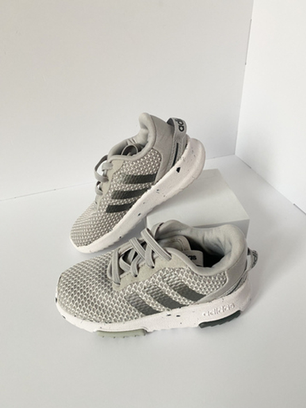 Кроссовки Adidas, 23