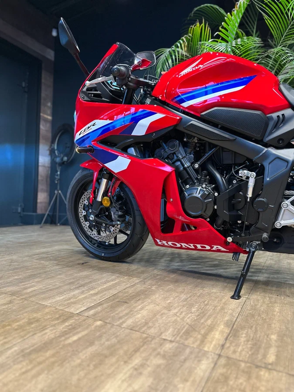 Honda CBR 650R, 2025 red