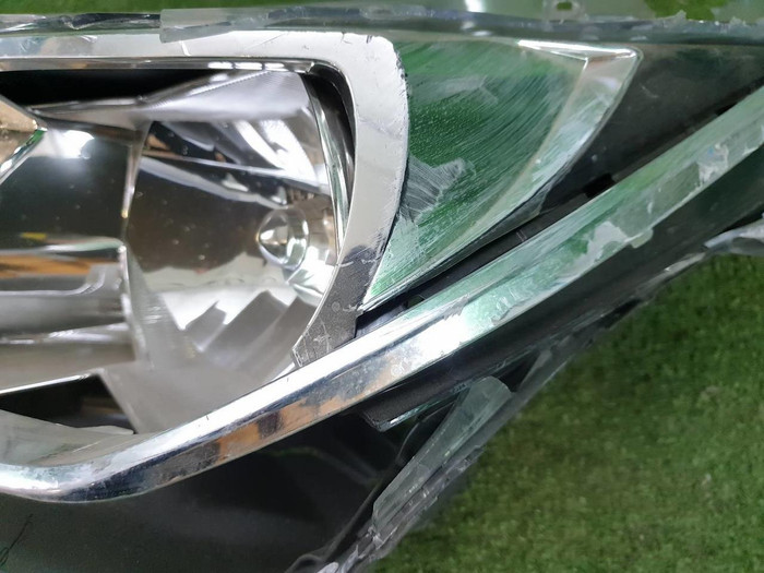 Битая Фара левая Toyota Corolla E160 15-19 галоген