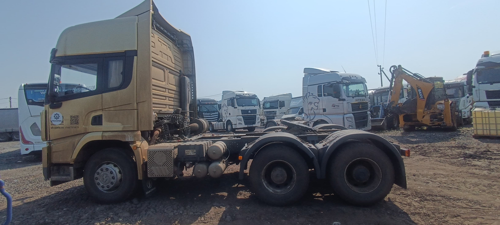 Shacman (Shaanxi) SX* 6x4 Седельный тягач SX42584V324 (Дизельный, 11,6 л, 423 л.с., МТ)