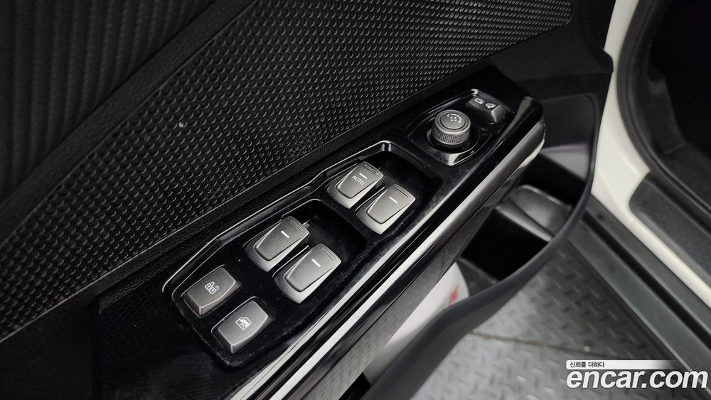 KG Mobility (Ssangyong) Very New Tivoli Дизель 1.6 2WD (11.2019)
