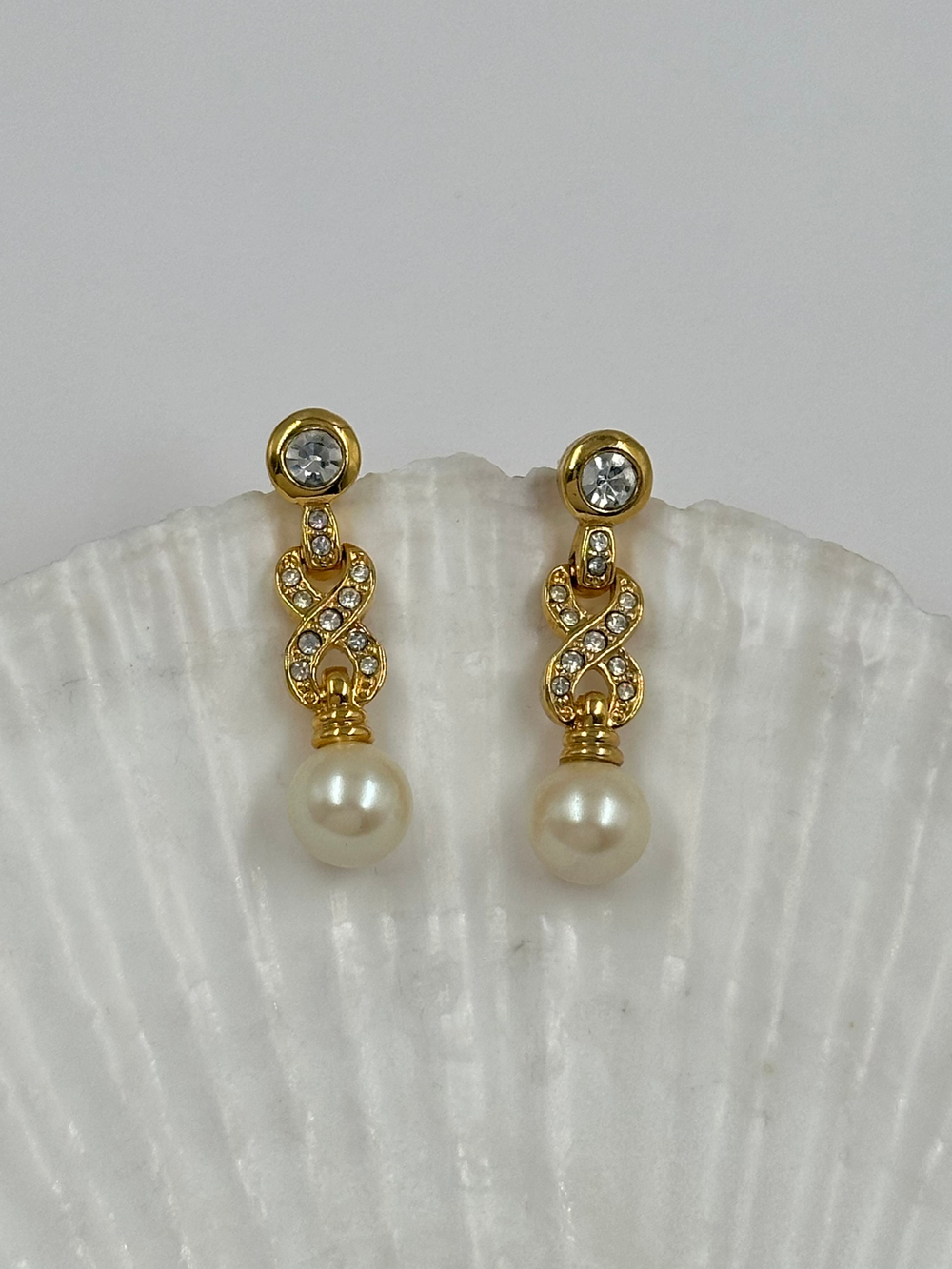 Серьги с «жемчугом» и кристаллами
