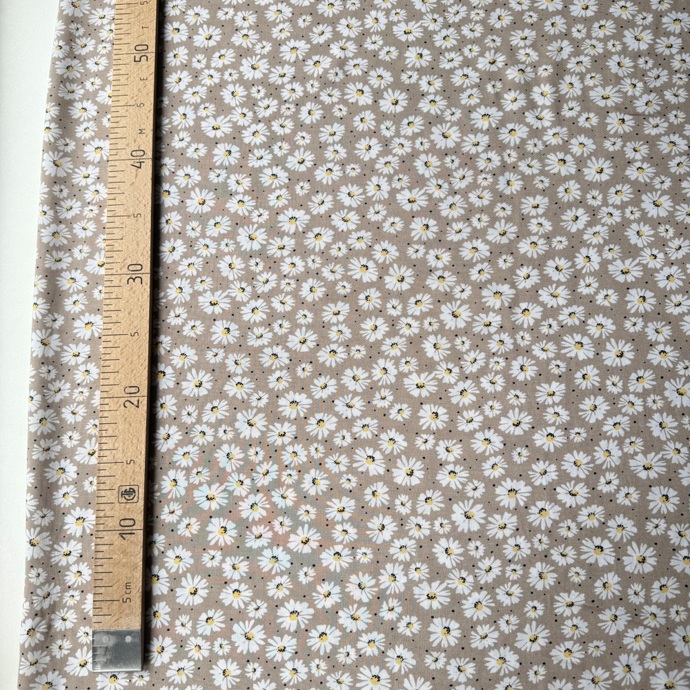 Вискоза (штапель) Ромашки на кофейном фоне