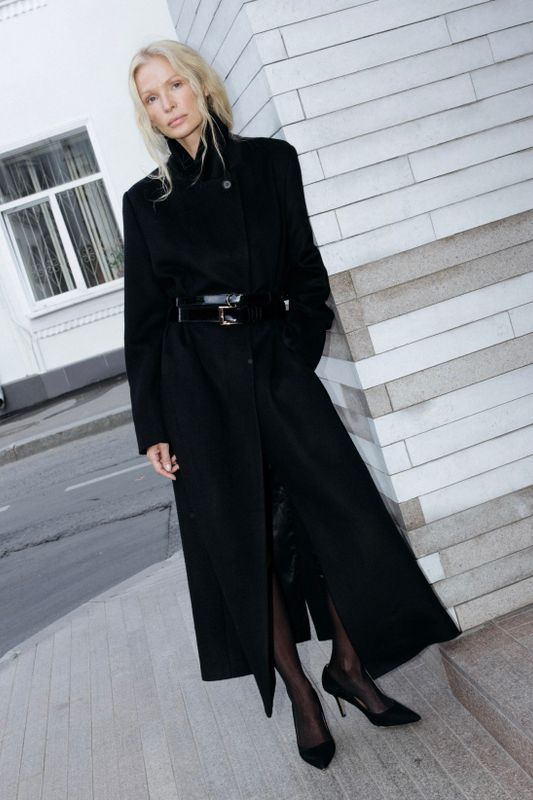 Пальто однобортное с акцентными ремнями, черный