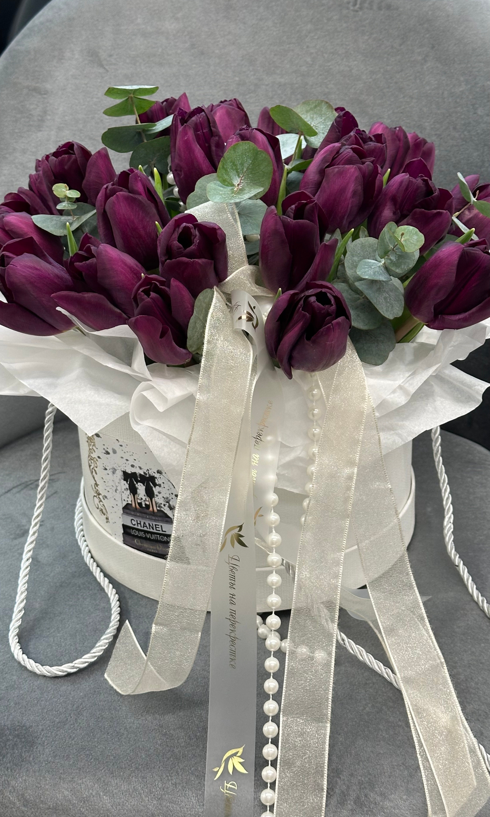 25 тюльпанов в круглой коробке