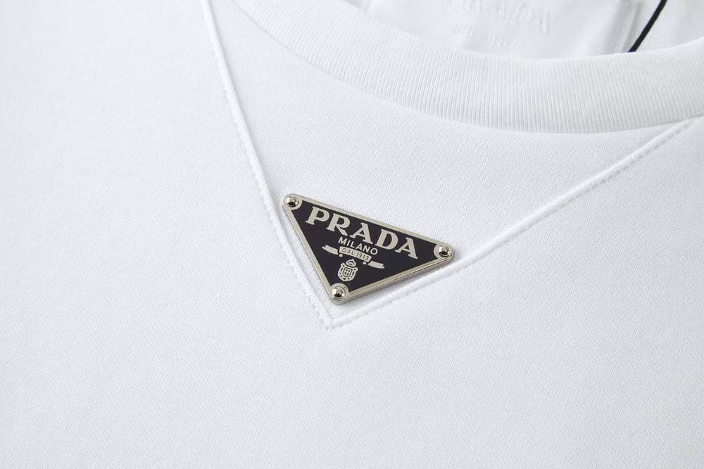 Футболка Prada