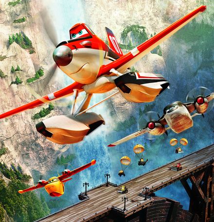 Фотообои Самолеты: огонь и вода (Ширина 3,1 м)