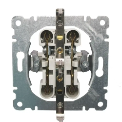 Розетка Makel Lilium двойная белая c заземлением 70082