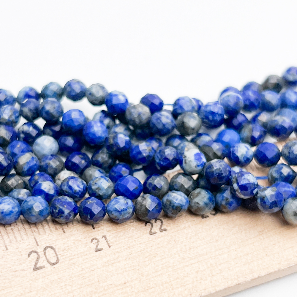 Лазурит граненый бусины, диаметр около 4,3-4,5 мм, цена за отрезок 19 см (1/2 нити)