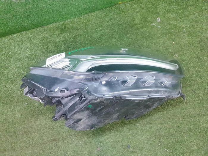 Фара правая Volvo XC40 1 (2017-2022) LED