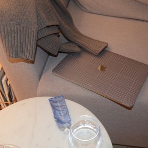 Виниловая наклейка RETRO BROWN для MacBook