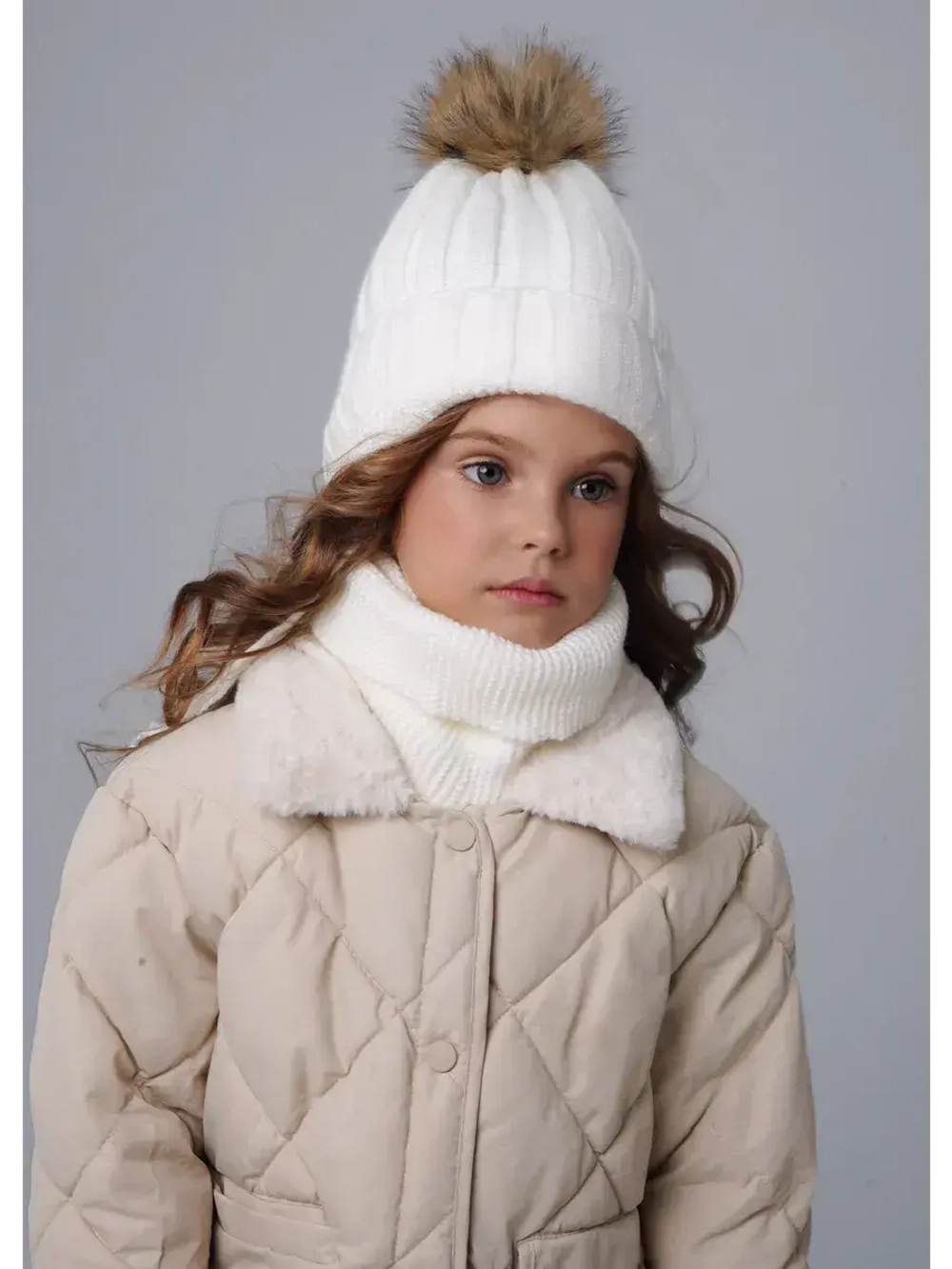 Шапка зимняя для девочки и снуд вязаные