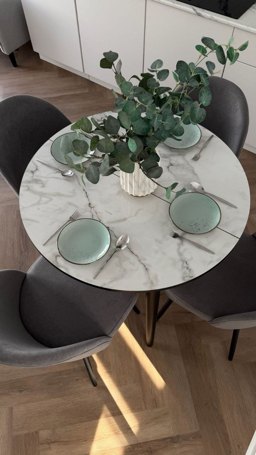 Круглый раздвижной стол "Итальянский мрамор" и 4 стула Элион