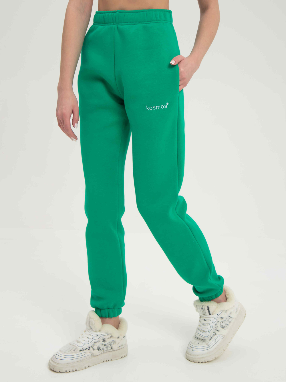 Брюки джоггеры женские зеленые с начесом