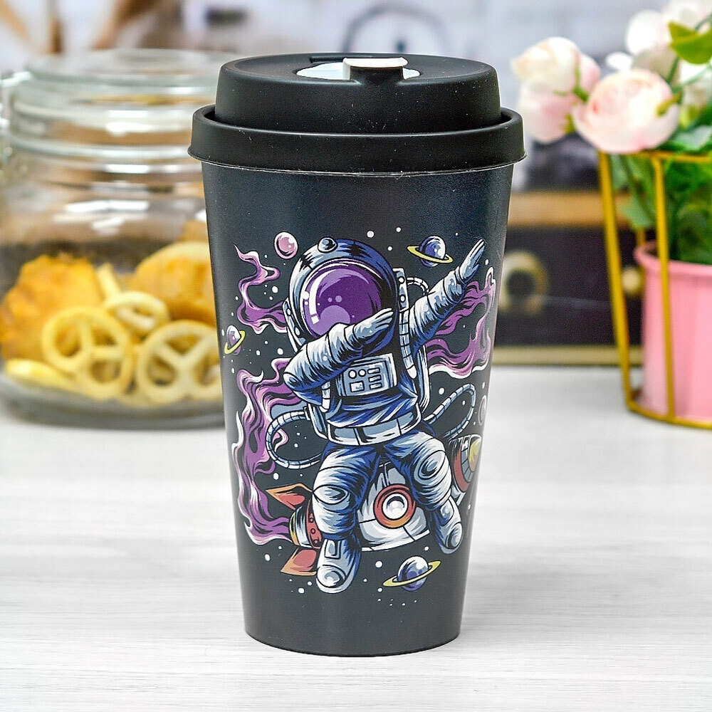 Стакан 550мл с крышкой, с декором (черный)