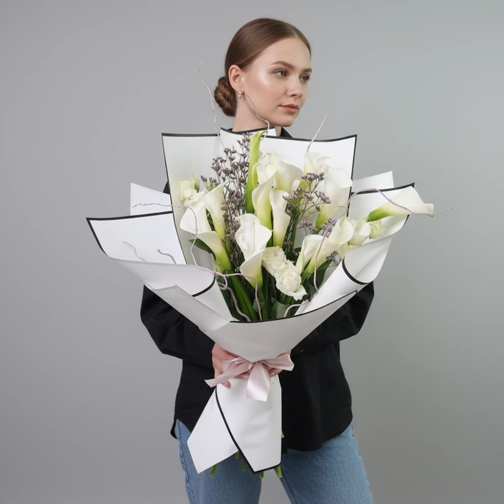 Букет с каллами с добавлением эустомы, лимониума и корилуса.