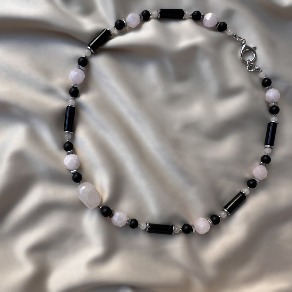 Чокер "Баланс сердец" с розовым кварцем и агатом