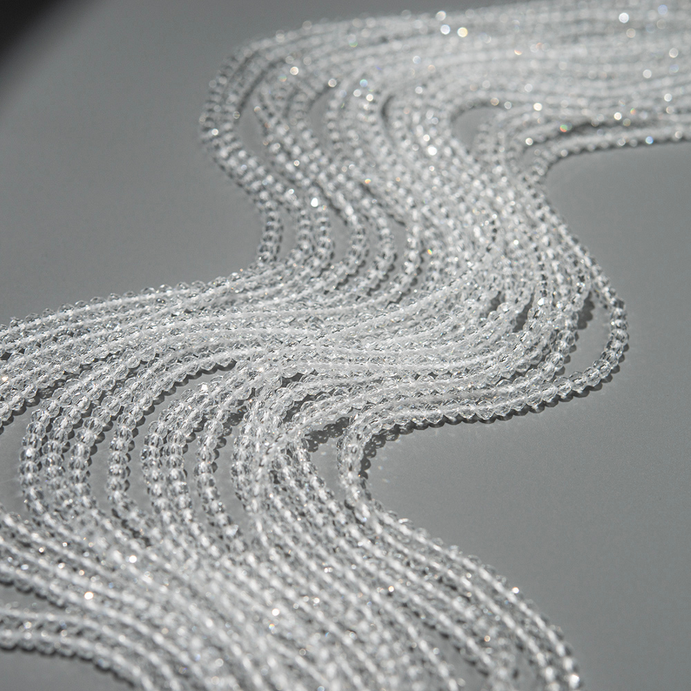 Хрустальная шпинель синтетическая, 2,5мм, шар, микроогранка