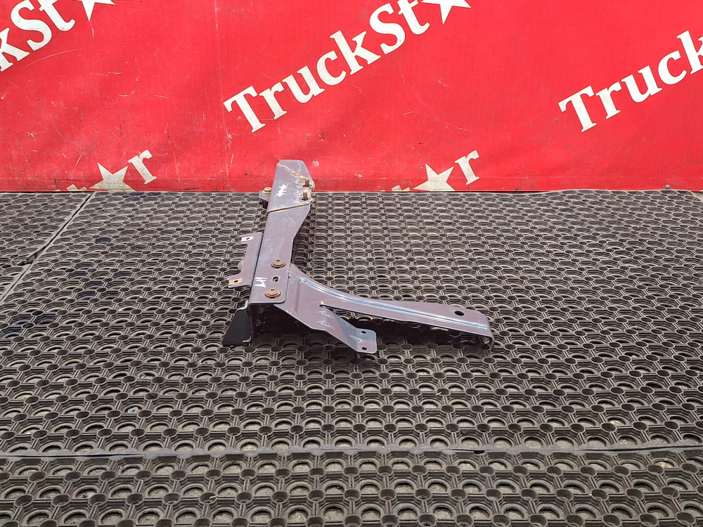 Кронштейн бампера правый