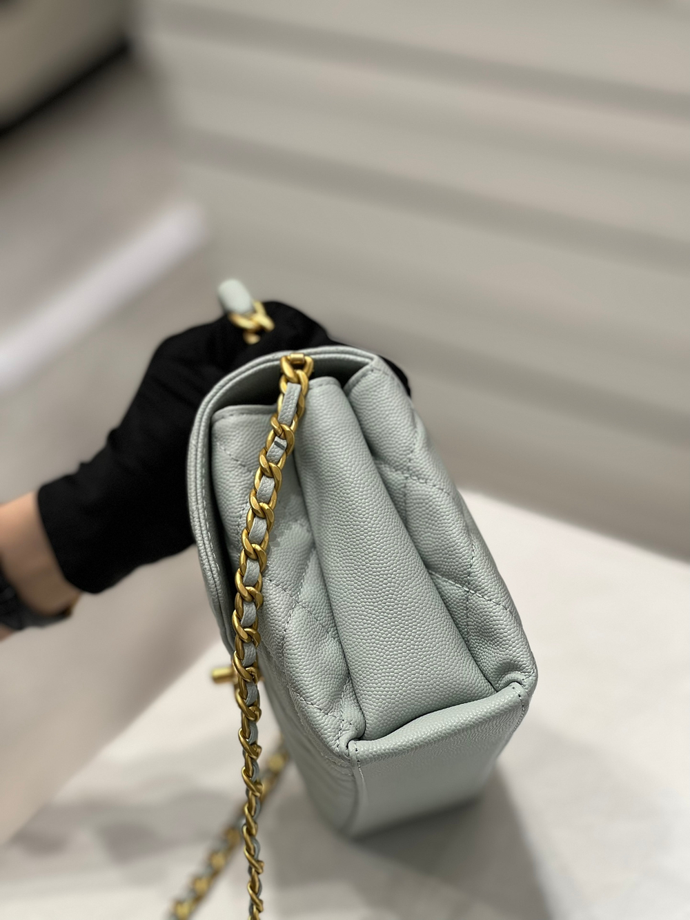 Chanel Carry Me 22 cm