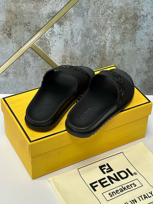 Шлепанцы Fendi