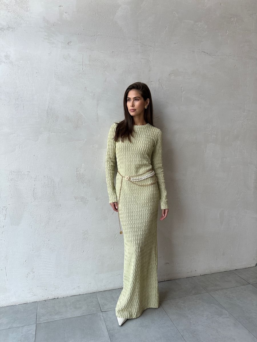Платье из трикотажа жатка с разрезом макси фисташка
