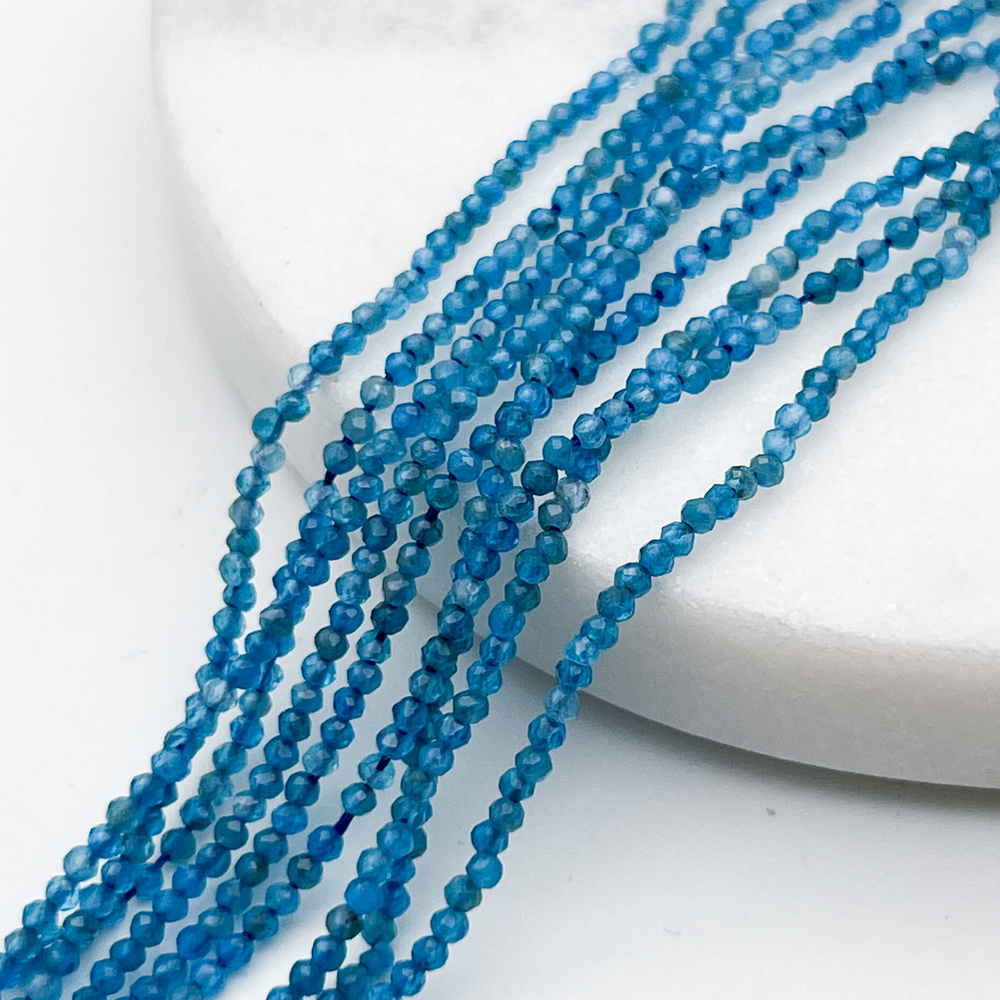 Апатит граненый бусины, размер около 1,7-1,9 мм, цена за нить 38 см