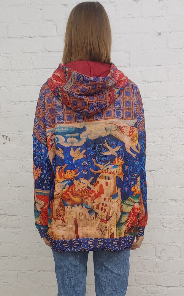 Худи "Добро побеждает", по мотивам фрагментов шпалер 14 века, входящих в серию «Анжерский апокалипсис», представляющих сцены Откровения Иоанна Богослова