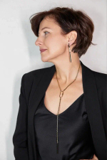 Серьги пусеты тонкие длинные палочки с прозрачными кристаллами, оттенок золото