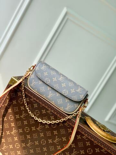 Louis Vuitton Ivy Wallet On Chain Bag