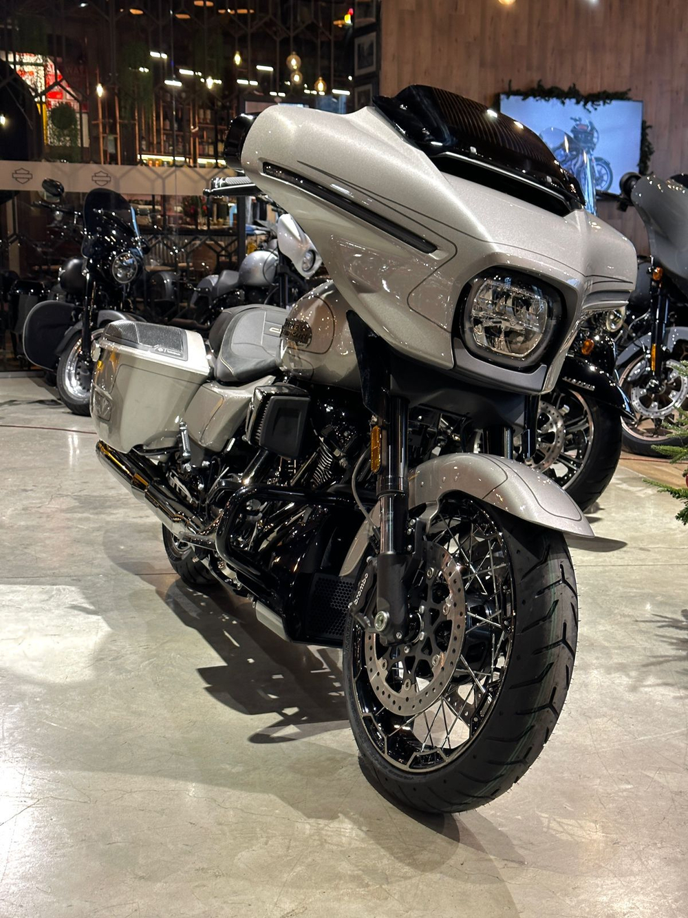 Harley-Davidson CVO Street Glide NEW, 2024 "Dark Platinum"