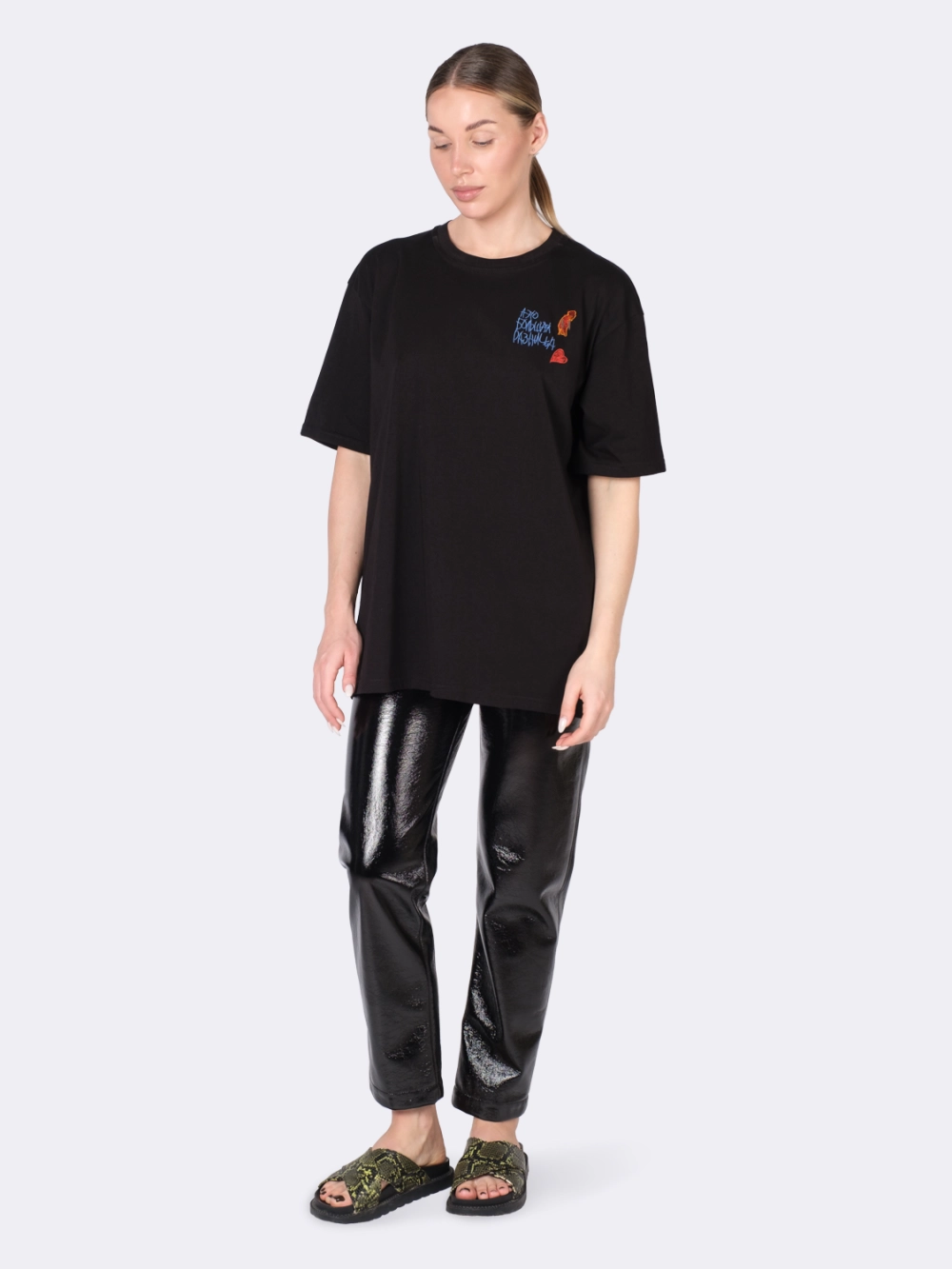 Футболка унисекс Антон тут рядом "А это большая разница" OLA OLA