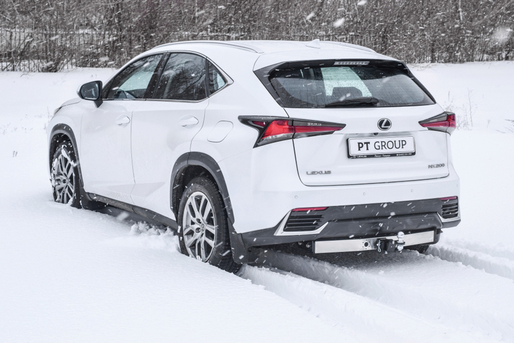Фаркоп PT GROUP /съемный квадрат/ с нержавеющей накладкой для TOYOTA RAV4 2013-2018/ LEXUS NX (с одной выхлопной трубой) 2014-(паспорт и сертификат в комплекте)(без электрики) арт.LNX-20-991124.00