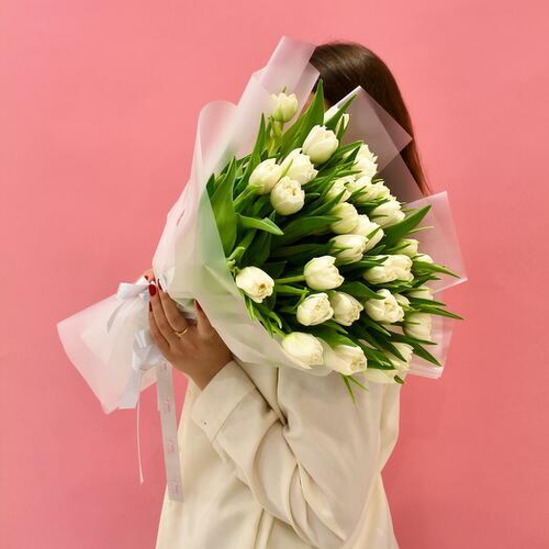 Монобукет из 35 белых тюльпанов. Монобукет 002 Chalet Green