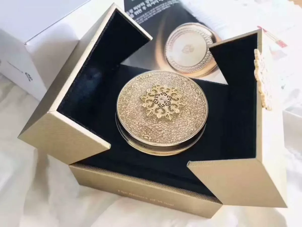 The History of Whoo  Роскошный ухаживающий кушон с запасным блоком  в наборе Cheonyuldan Signature Cushion Foundation