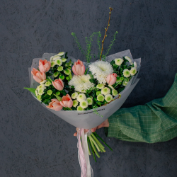 133. Свежий весенний букет с тюльпанами