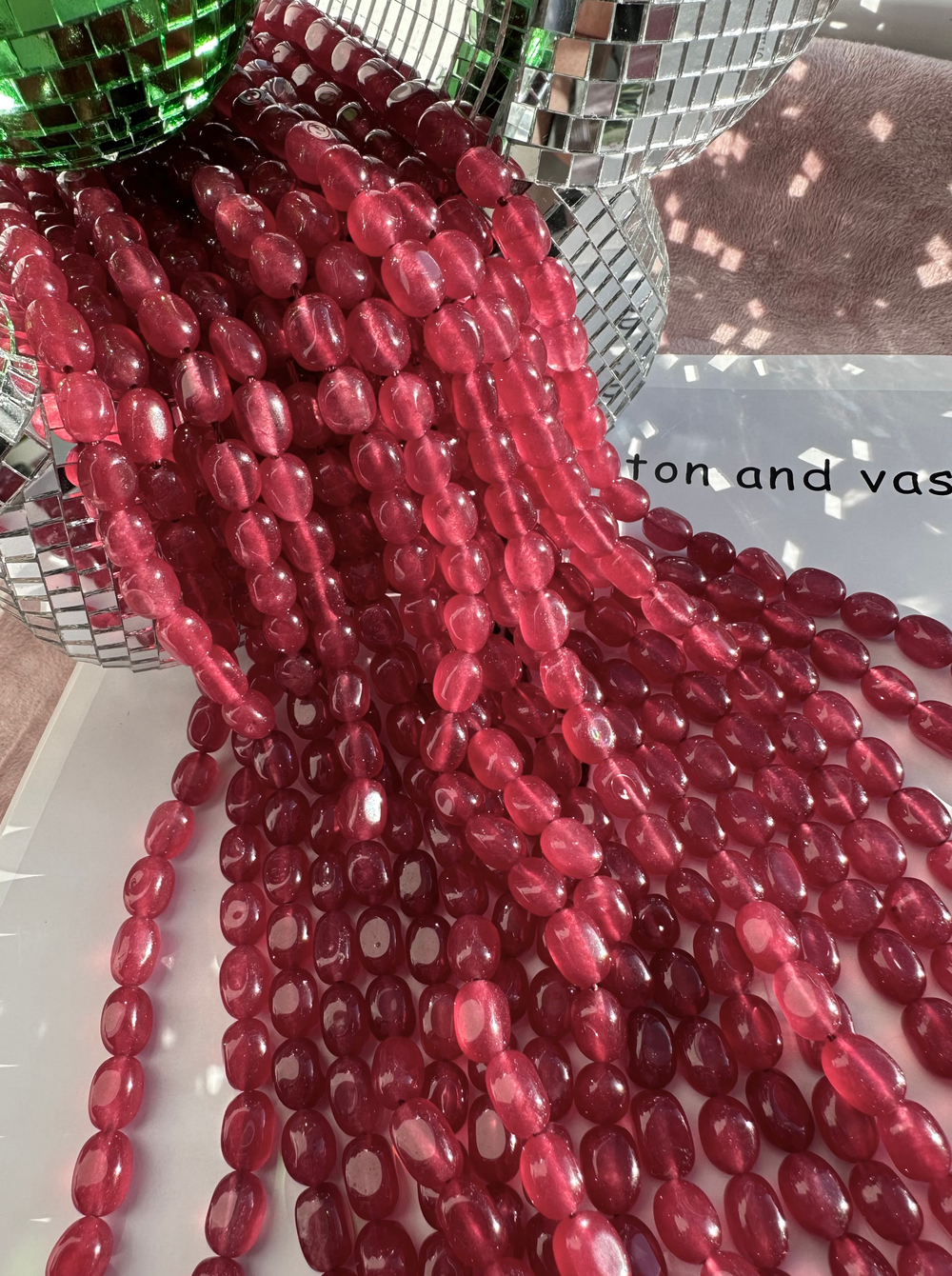 Нить бусин из тонированного кварца 7-8мм (галтовка)