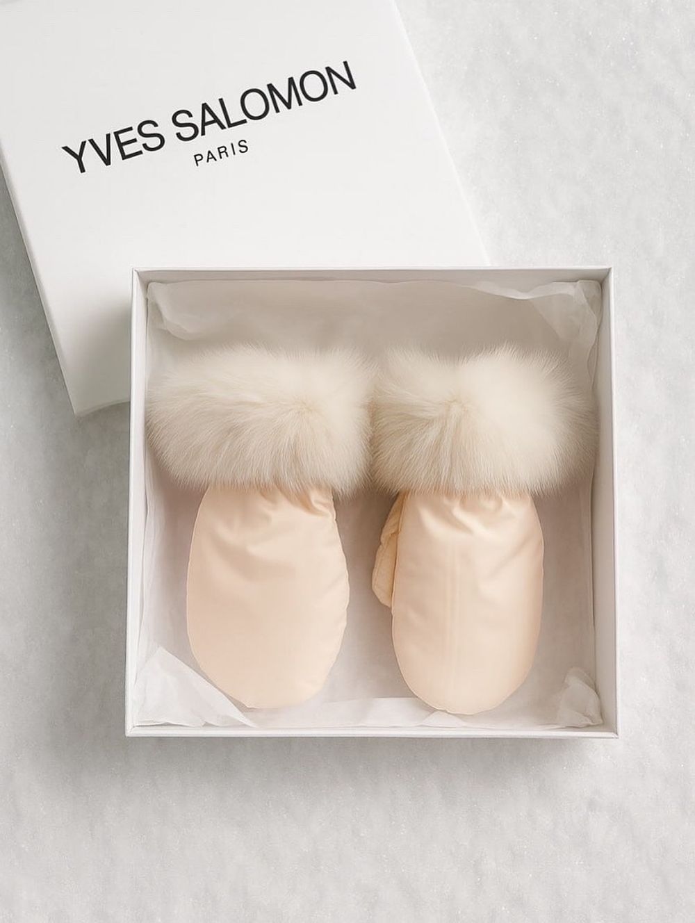 Пуховые варежки Yves Salomon, 116