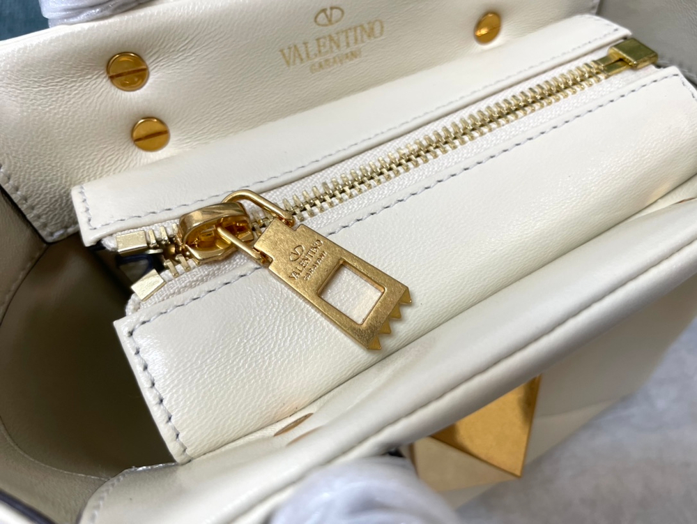 Valentino One Stud Bag 18 cm
