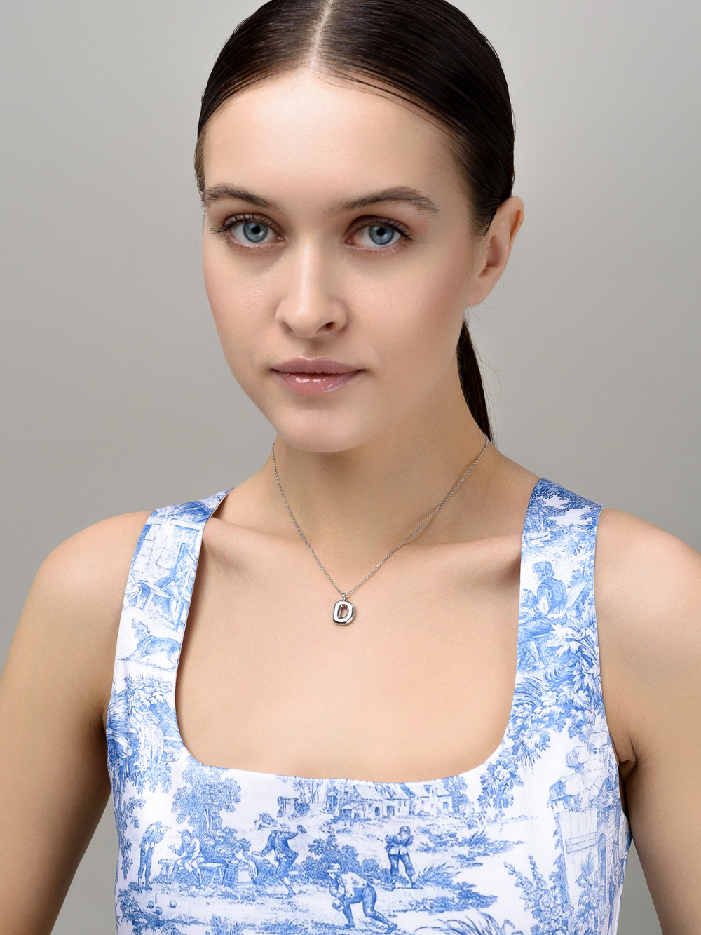 Колье с буквой