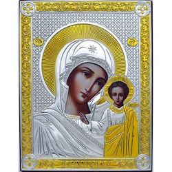 Казанская икона Божьей Матери в серебряном окладе.