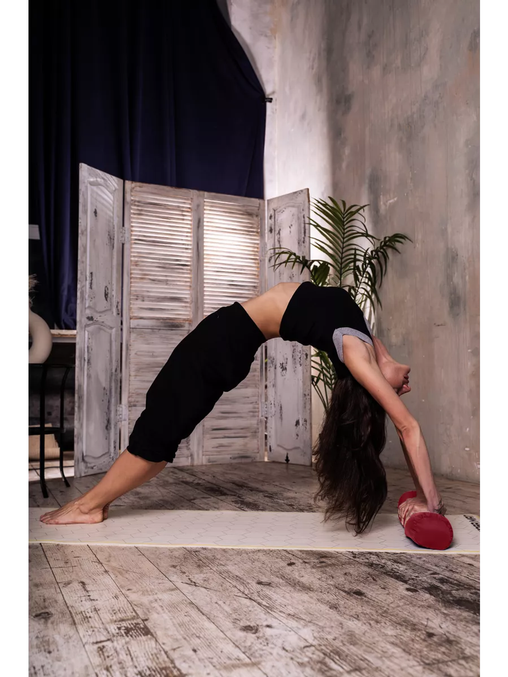 Валик из гречихи с хлопковым чехлом 45х15см