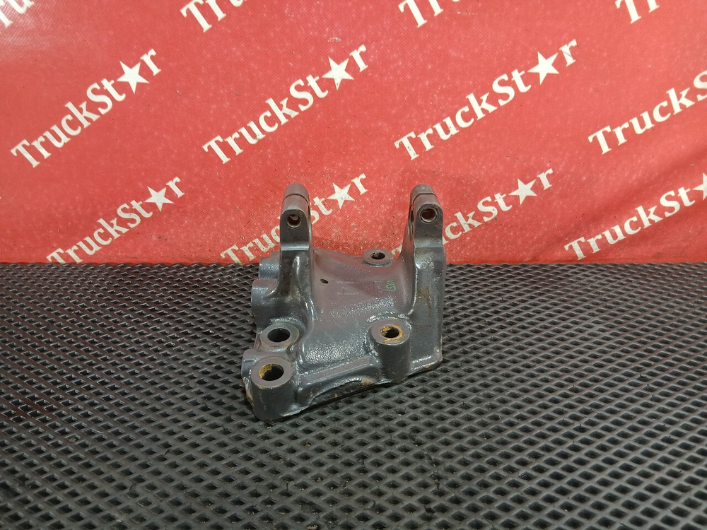 Кронштейн передней рессоры левый