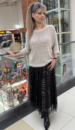 Белый джемпер с вырезом "лодочка"