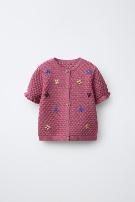 ZARA КАРДИГАН С ВЫШИТЫМИ ЦВЕТАМИ, МАЛИНОВЫЙ