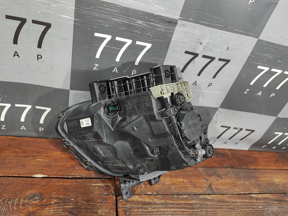 Фара правая галоген Kia Soul 3 Оригинал Целая 92102K0120