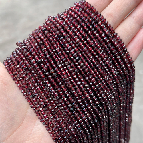 Гранат натуральный, бусины граненые 2/3/4 мм, на нитке 38 см